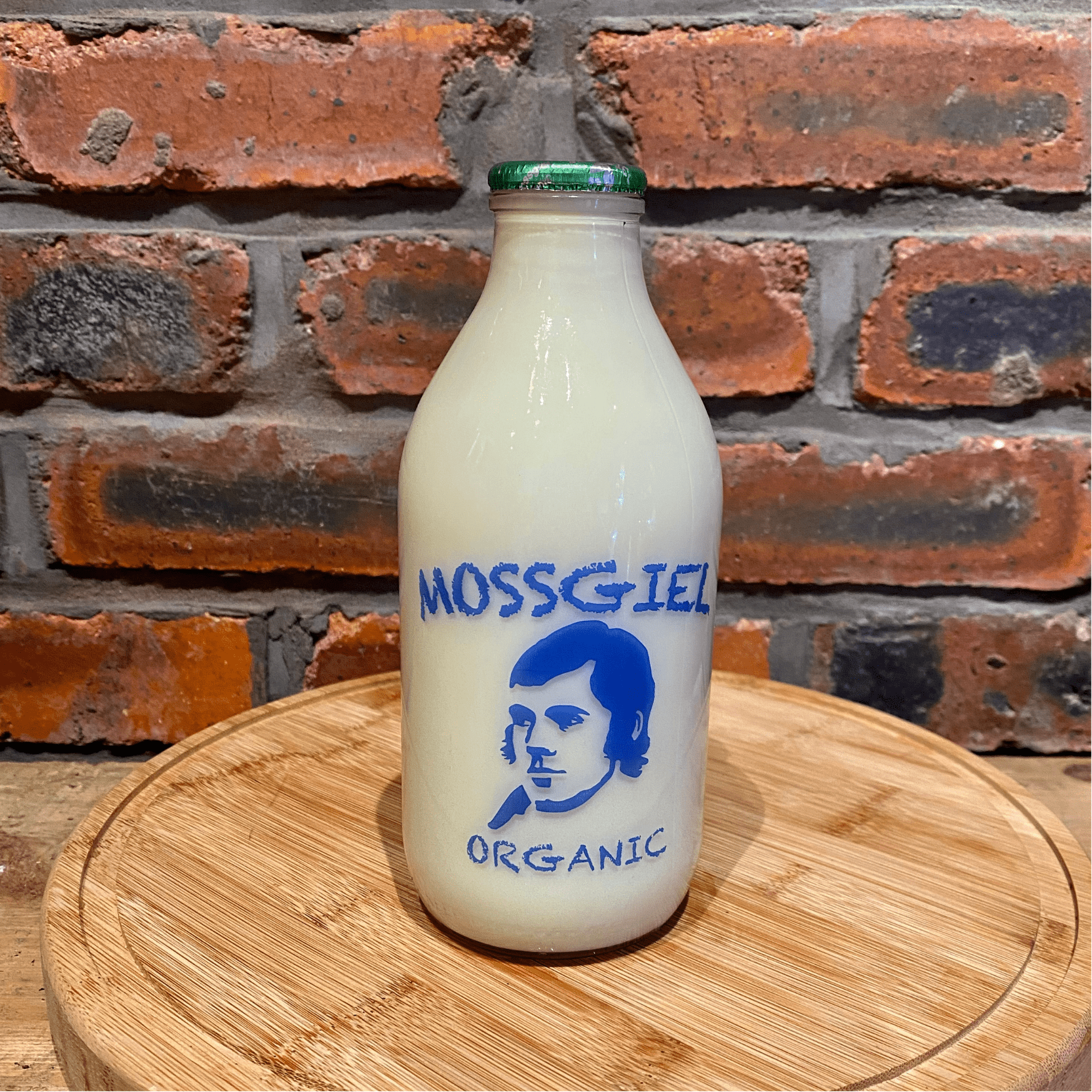 Picture of a pint of Mossgiel Semi-Skimmed Organic Milk